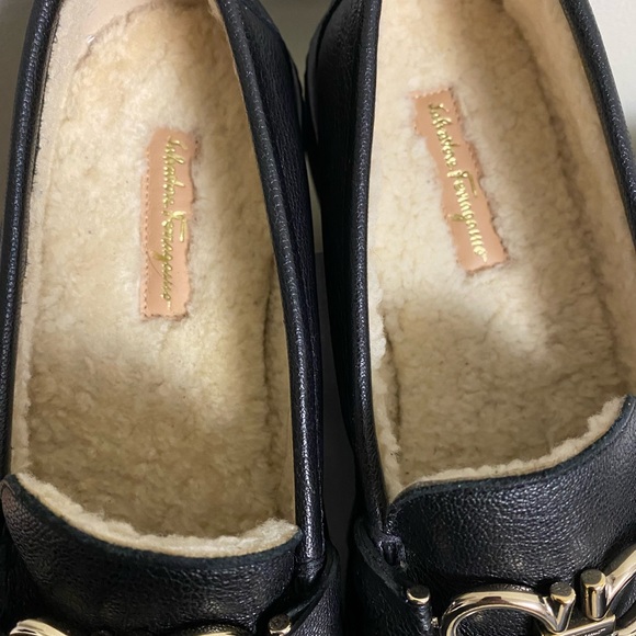 Womens Salvatore Ferragamo Black leather loafer, shearling lined - Picture 4 of 9